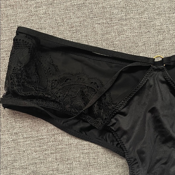 NWT Victoria Secret Lace Cheeky Underwear - Picture 3 of 5